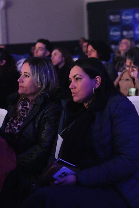 Plateia atenta à programação