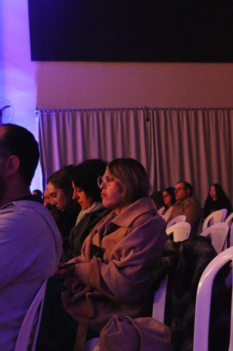 Credenciais organizadas para os participantes